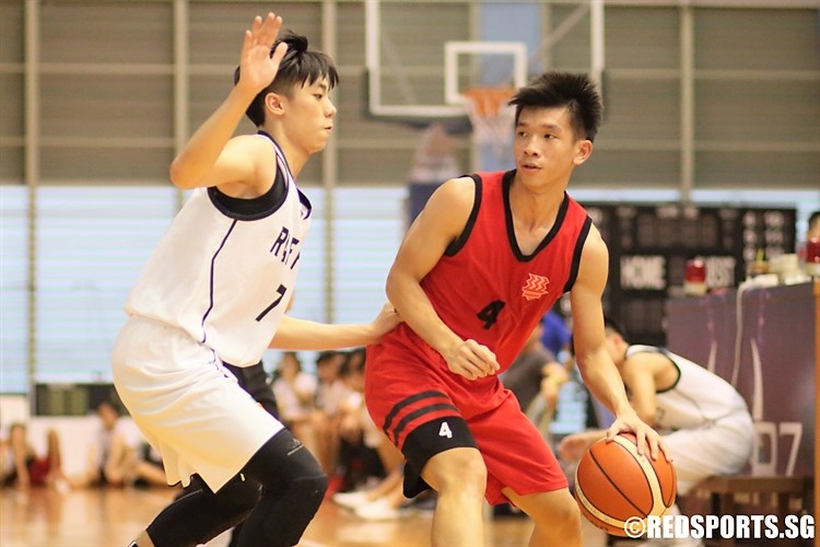 Chua Qi Wei (HCI #4) shields the ball from  Joshua Lim (RI #7) as he surveys the court for options. (Photo 6 © Dylan Chua/Red Sports)
