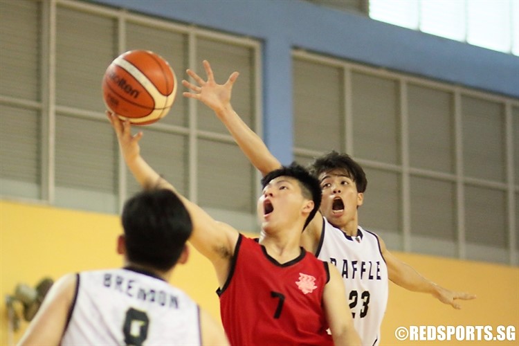 Kenneth Koh (HCI #7) lays the ball up against RI. (Photo 7 © Dylan Chua/Red Sports)