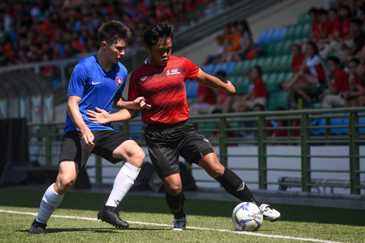 In one of the season’s most exciting matches, Nanyang Junior College (NYJC) narrowly edged out Millennia Institute (MI) on penalties, after the game ended 1-1 in normal time, to retain its third placing in this year’s National A Division Football Championship. (Photo © Stefanus Ian/Red Sports)