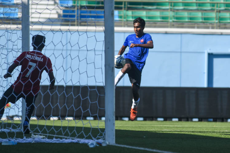 Ashvinath (NYJC #8) scoring the late equaliser for NYJC that forced the match into extra time and penalties. (Photo &copy Lee Yu En/Red Sports)