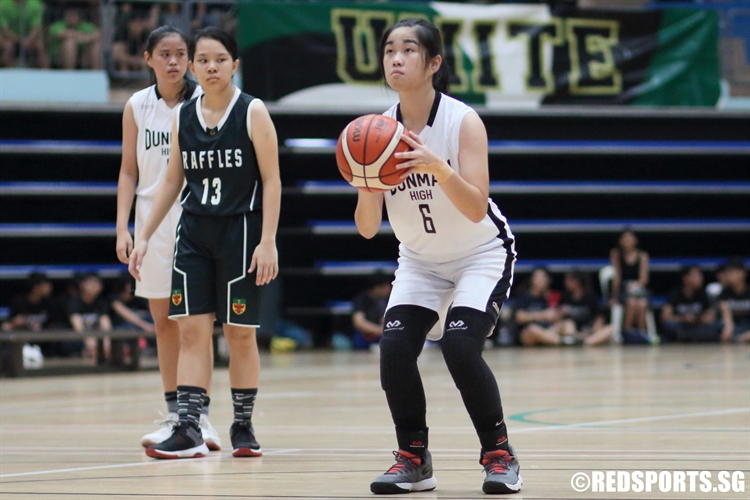 Gladys Lim (DHS #6) aims on a free throw attempt. (Photo  © Chan Hua Zheng/Red Sports)