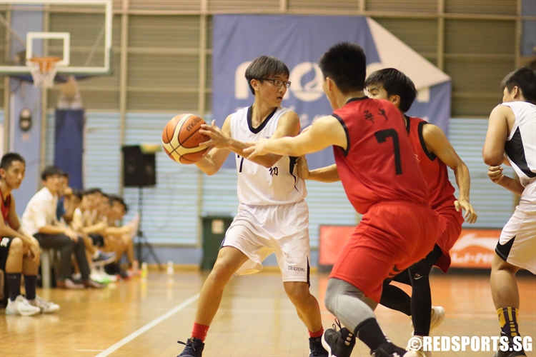 TJC #7 protects possession of the ball as he fends off a double-team. (Photo  © Chan Hua Zheng/Red Sports)