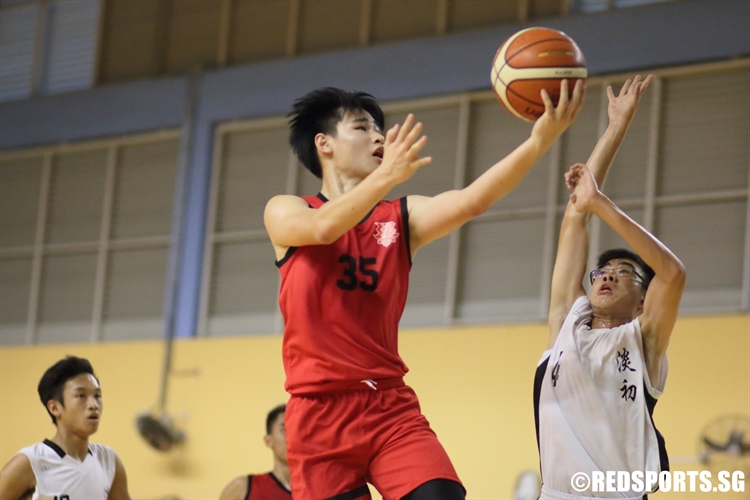 Vernen Lim (HCI #35) goes for a lay-up over the defense. He poured in a game-high 19 points in the victory. (Photo  © Chan Hua Zheng/Red Sports)