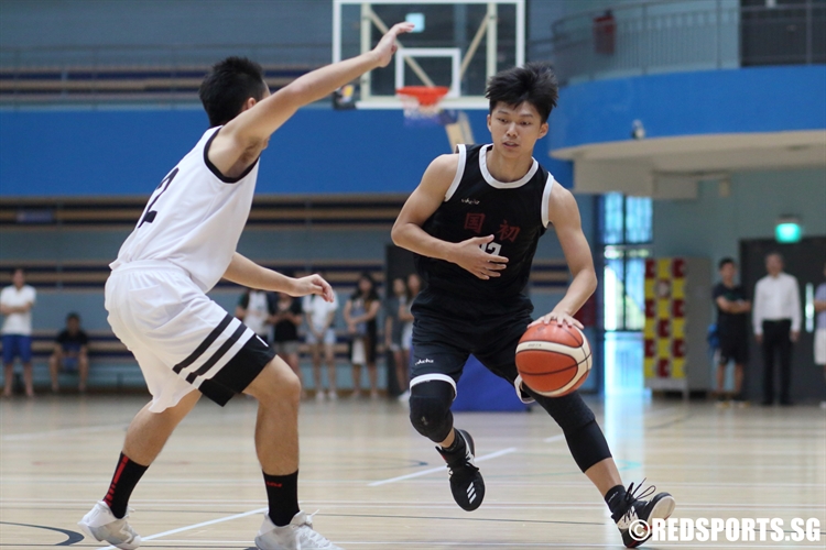 Huang Yifan (NJC #22) looks to drive to the basket. (Photo 10 © Dylan Chua/Red Sports)
