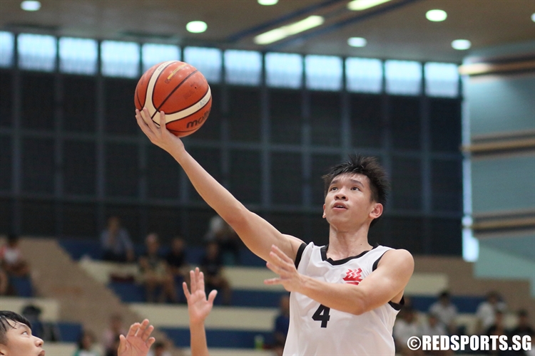 Chua Qi Wei (HCI #4) goes for a lay-up against NJC. (Photo 3 © Dylan Chua/Red Sports)