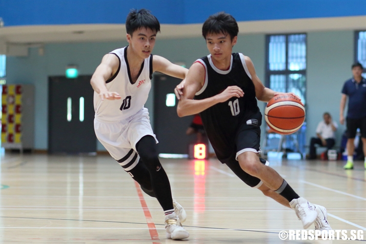 Ian Tay (NJC #10) beats his defender as he looks to attack the basket. (Photo 4 © Dylan Chua/Red Sports)