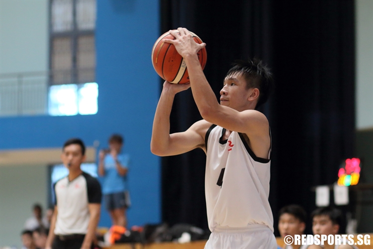 Chua Qi Wei (HCI #4) spots up for a corner trey. (Photo 8 © Dylan Chua/Red Sports)
