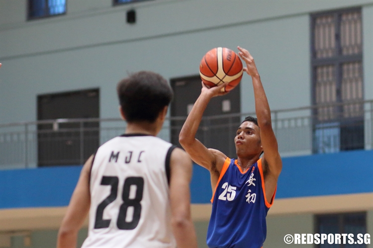 Ram Sunda Putra (AJC #25) spots up for a three-pointer. (Photo 11 © Dylan Chua/Red Sports)
