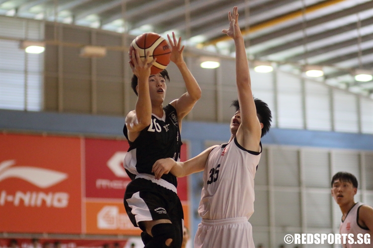 Wilbur Tan (NYJC #26) rises for a floater over the defense. (Photo  © Chan Hua Zheng/Red Sports)