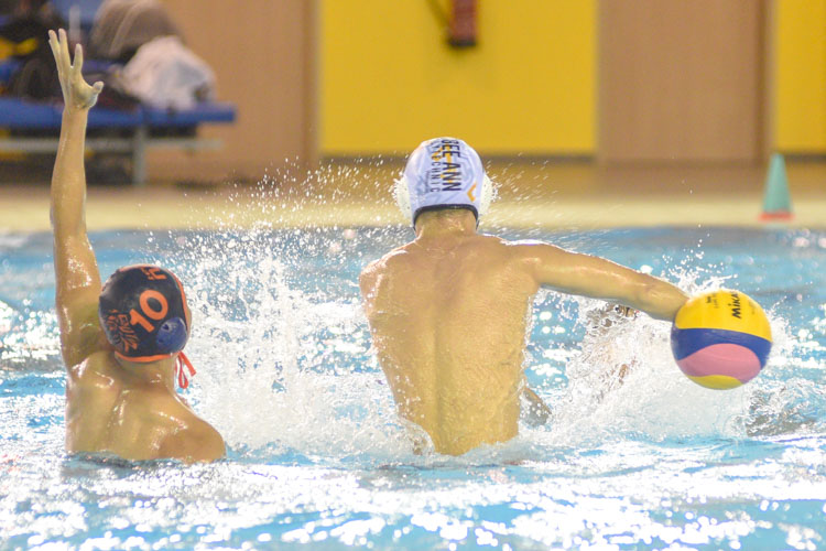 NUS opened their NYSI Water Polo league campaign with an emphatic 20-6 win over NP to record their first three points. (Photo 1 © Stefanus Ian/Red Sports)