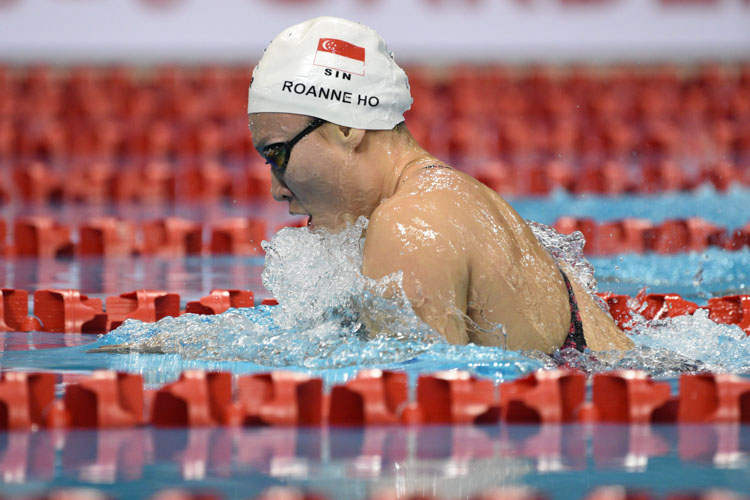 Roanne Ho in action during one of the women's 50m breaststroke race at the 14th Singapore National Swimming Championships 2018. She lowered the meet record in the quarter final with a time of 31.38s and eventually came in first in the final as well. (Photo 1 © Stefanus Ian/Red Sports)