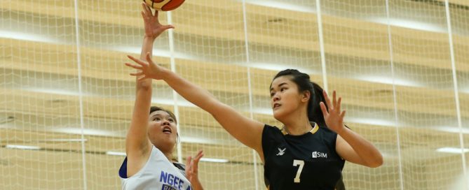 Amelia Wong (#2) of Ngee Ann Polytechnic shoots against (#7) of Singapore Institute of Management. (Photo © Lee Jian Wei/Red Sports)