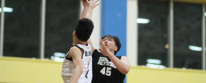 Lijiang (SP #45) rises for a floater over the defense. He finished with a team-high 7 points in the victory. (Photo © Chan Hua Zheng/Red Sports)
