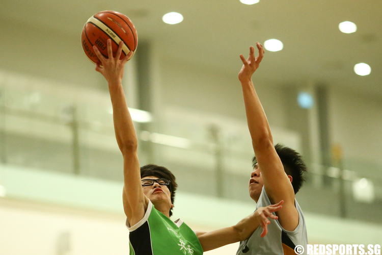 (#21) of Republic Polytechnic shoots a layup against (#5) of Singapore Institute of Management. (Photo © Lee Jian Wei/Red Sports)
