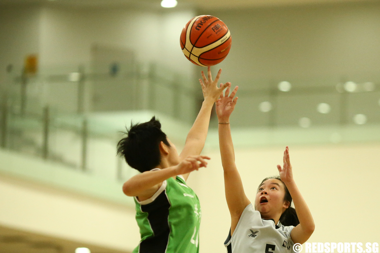 (#5) of Singapore Institute of Management shoots against Desiree Lee (#24) of Republic Polytechnic. (Photo © Lee Jian Wei/Red Sports)
