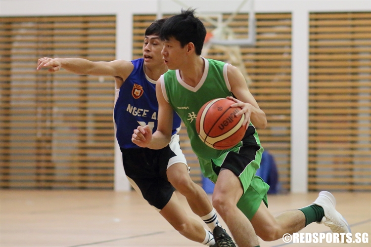 Chew Hong Xiang (RP #7) blows by his defender on a baseline drive. (Photo  © Chan Hua Zheng/Red Sports)