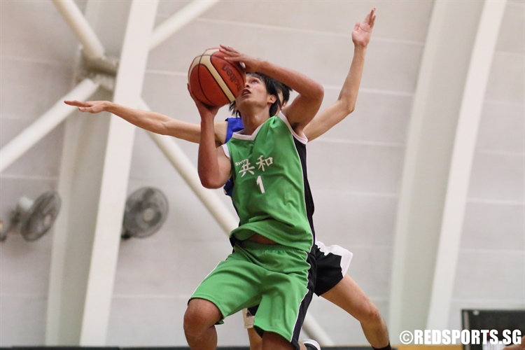 Eddy Chew (RP #1) elevates for a lay-up in transition. (Photo  © Chan Hua Zheng/Red Sports)