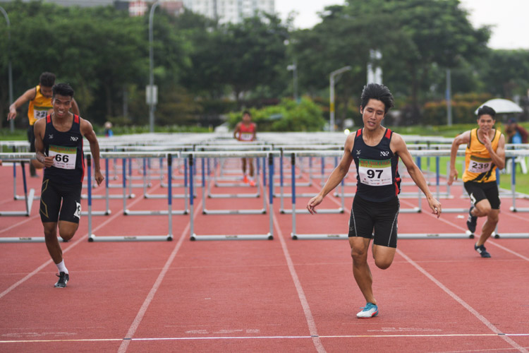 Isaac Toh of NYP coming in first to secure his second hurdles gold during the 2018 POL-ITE 110m hurdles race. (Photo 1 © Stefanus Ian/Red Sports)