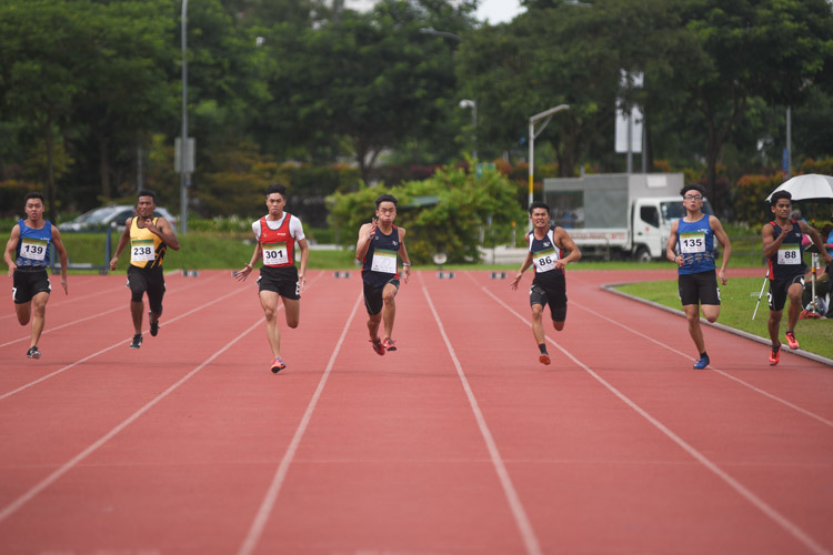 NYP's dominated the men's 100m event with Joshua Chua and Nick Neo coming in first and third respectively. Dexter Lin of TP came in second. (Photo 1 © Stefanus Ian/Red Sports)
