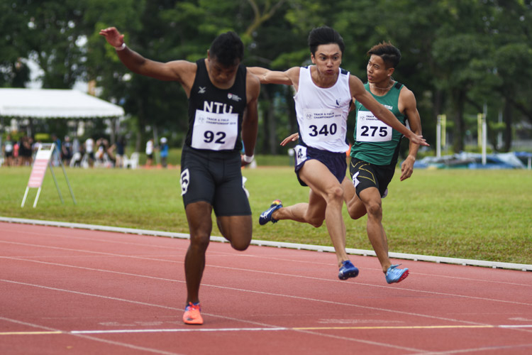 Khairyll Amri (#92) of NTU crossing the line first to win the IVP 100m Men's event with a time of 10.87s (Photo 1 © Stefanus Ian/Red Sports)