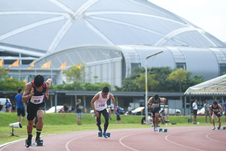 Athletes taking off as the gun fires to start the Men's 400m race. (Photo 1 © Stefanus Ian/Red Sports)
