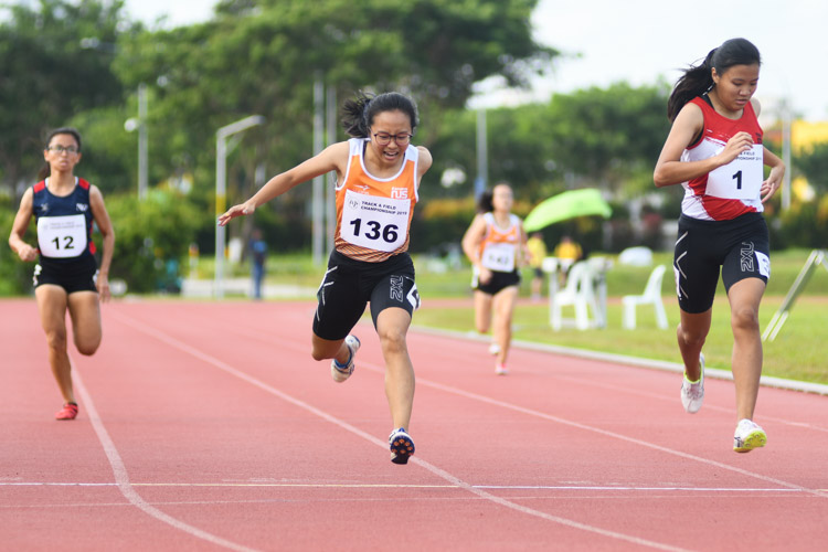 Celeste Goh of NUS (#136) and Charmaine Goh of ITE (#1) had a close finish with the former clinching the Women's 400m gold medal by 0.1s with a time of 1:03.28s (Photo 1 © Stefanus Ian/Red Sports)