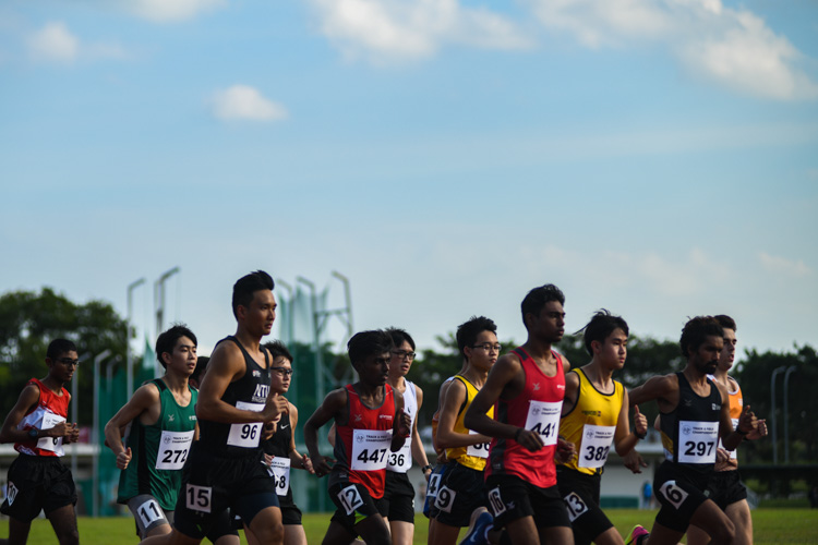 Athletes competing in the Men's 5000m race. (Photo 1 © Stefanus Ian/Red Sports)