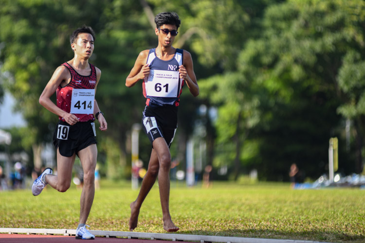 NYP's Pradeesh s/o Prasath (#61) and Han Zhong Kwang of SUTD (#414) competing in the Men's 5000m race. (Photo 1 © Stefanus Ian/Red Sports)