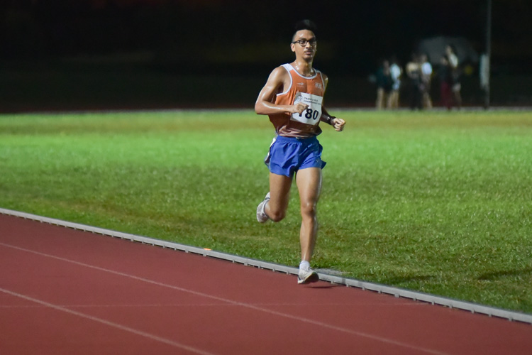 Shohib Marican (#180) of NUS in action during the men's 10,000m event. He finished third in 35:54.15. (Photo 1 © Iman Hashim/Red Sports)