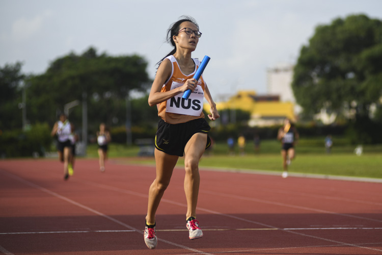 Kathleen Lin giving NUS the lead in the first leg of the women's 4x400m relay final. NUS went on to win in 4:23.47. (Photo 4 © Stefanus Ian/Red Sports)