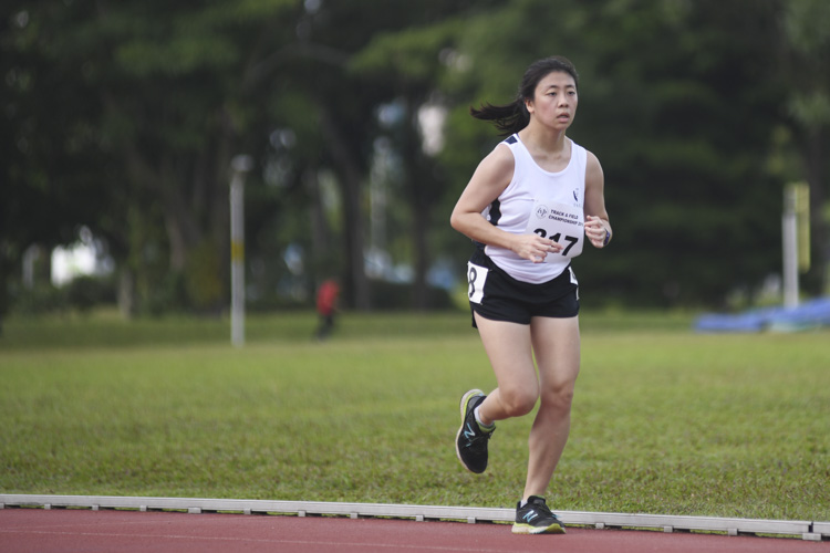 Loong Che Xing of SMU finished tenth in the IVP women's 5000m race with a time of 28:56.06. (Photo 1 © Stefanus Ian/ Red Sports)