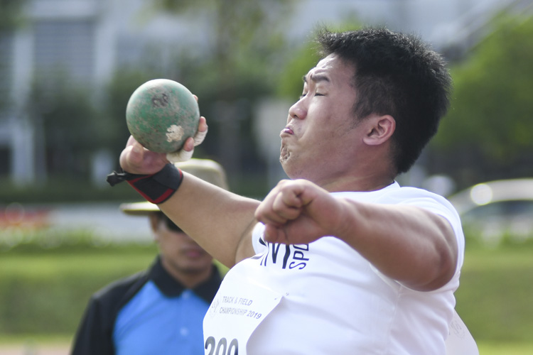 Alvin Sia of SIM finished fifth in the IVP Men's Shot Put event with a final throw distance of 11.69m. (Photo 1 © Stefanus ian/Red Sports)