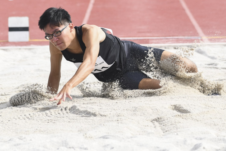 Justin Lee of NTU clinched the bronze medal in the Men's Long Jump event with a final distance of 6.70m. (Photo 1 © Stefanus Ian/Red Sports)