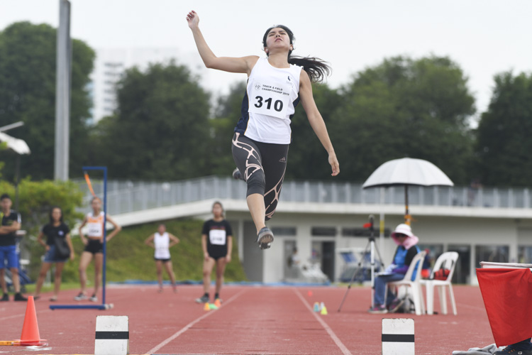 Valerie Cheong of SMU clinched the gold medal in the Women's Long Jump event with a final distance of 4.89m. (Photo 1 © Stefanus Ian/Red Sports)