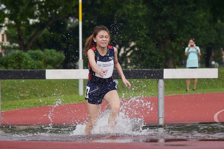 Shantel Chua of NYP going through the water jump during the Women's 3000m Steeplechase race. (Photo 1 © Iman Hashim/Red Sports)