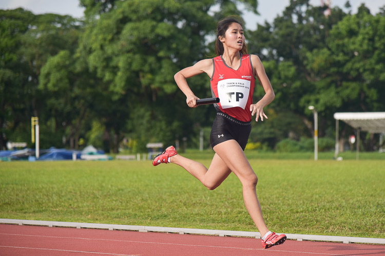 Clara Goh of TP running the second leg of the 4x400m relay. TP went on to finish with the silver. (Photo 7 © Iman Hashim/Red Sports)