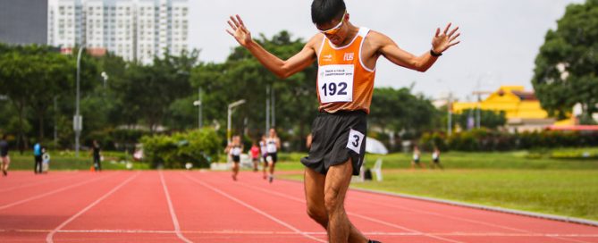 Tok Yin Pin reacting after coming in first the second timed Men's 800m final race. He clinched gold with a time of 2:01.36 (Photo 1 © REDintern Young Tan)