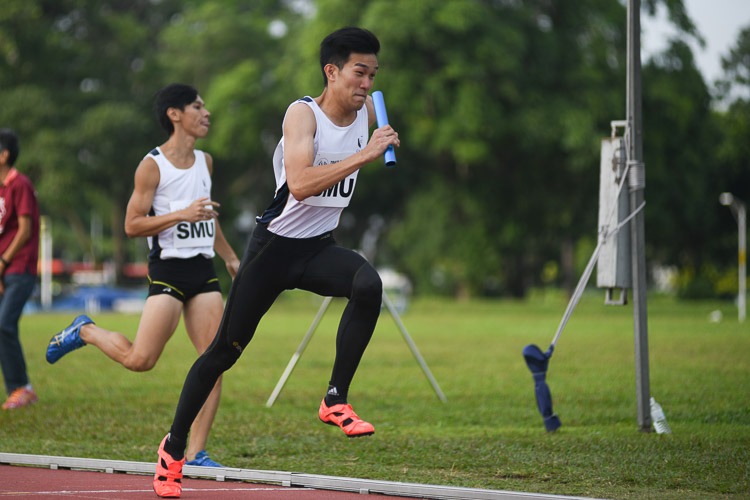 Jerrel Wang of SMU starting the third leg of the second men's 4x400m relay timed final. (Photo 29 © Stefanus Ian/Red Sports)