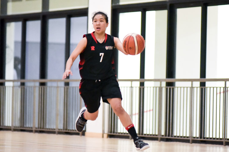 Sheryl Ng (NTU #7) dribbles across court. NTU beat SIT 61-34 to reclaim the IVP Women's Basketball Championsip title. (Photo 1 © Iman Hashim/Red Sports)