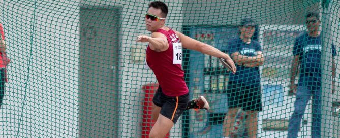 Brian See of NUS winds up to throw the discus. (Photo 9 © Jared Khoo/REDintern)