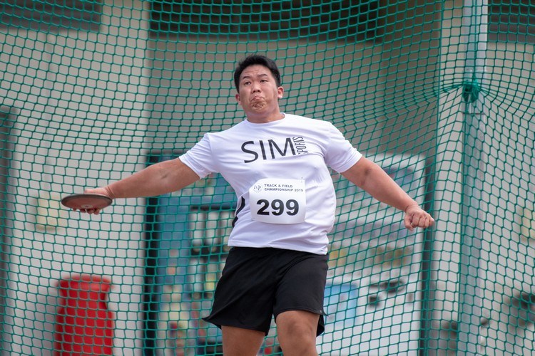 Alvin Sia of SIM clinched 3rd place in the men's discus throw open. (Photo 14 © Jared Khoo/REDintern)