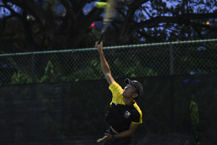 Wilbert Loh of Eusoff Hall in action against Temasek Hall during the Men's Singles match of the NUS IHG. (Photo 1 by Stefanus Ian/Red Sports)