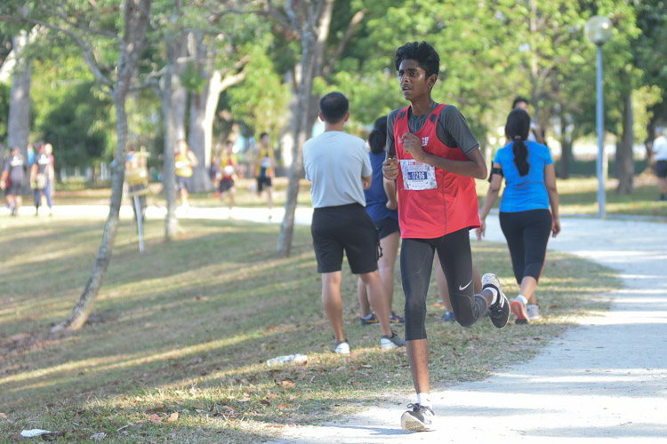 Vetriselvan Praveen (#17296) of Jurong Secondary placed 16th in the U17 Boys' category. (Photo 1 © Iman Hashim/Red Sports)