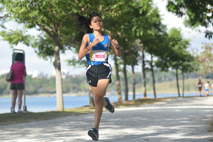 Kayla Ng (#14058) of Guangyang Secondary placed seventh in the U14 Girls' race. (Photo 1 © Iman Hashim/Red Sports)