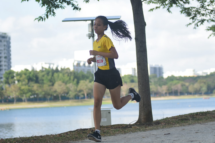 Glorie Ong Zuo Yu (#14005) of Cedar Girls' placed 15th in the U14 Girls' race. (Photo 1 © Iman Hashim/Red Sports)