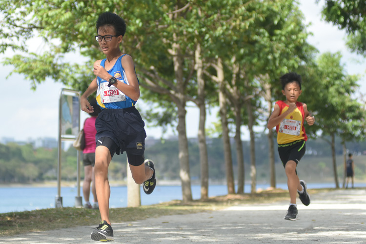 Nester Ng (#14203) of Guangyang Secondary placed 27th in the U14 Boys' race. (Photo 1 © Iman Hashim/Red Sports)