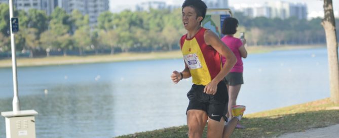Ethan Yan of Hwa Chong Institution finished first in the Under-20 Men's category with a timing of 16:03.7 over 4.8 kilometres. (Photo 1 © Iman Hashim/Red Sports)