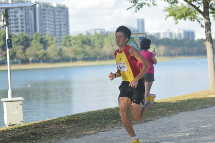 Ethan Yan of Hwa Chong Institution finished first in the Under-20 Men's category with a timing of 16:03.7 over 4.8 kilometres. (Photo 1 © Iman Hashim/Red Sports)