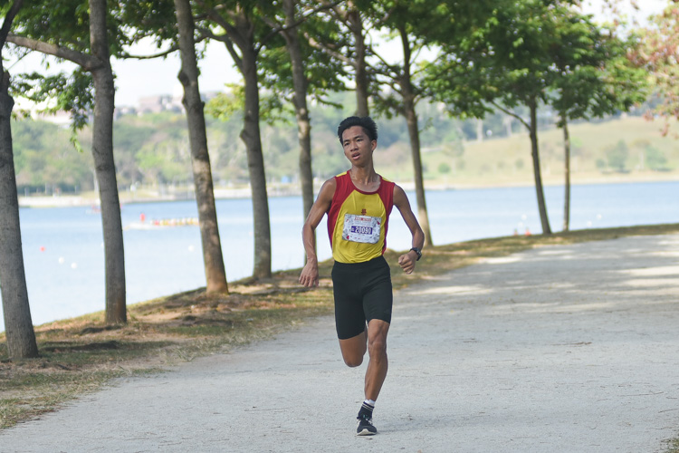Dave Tung of Hwa Chong Institution clocked 16:28.8 to finish third in the U20 Men's category. (Photo 3 © Iman Hashim/Red Sports)