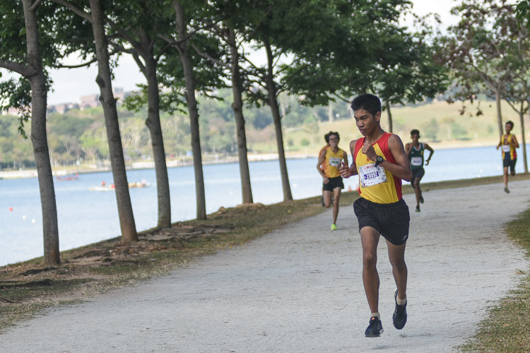 Joshua Rajendran of Hwa Chong Institution clocked 16:45.7 to finish fourth in the U20 Men's category. (Photo 4 © Iman Hashim/Red Sports)